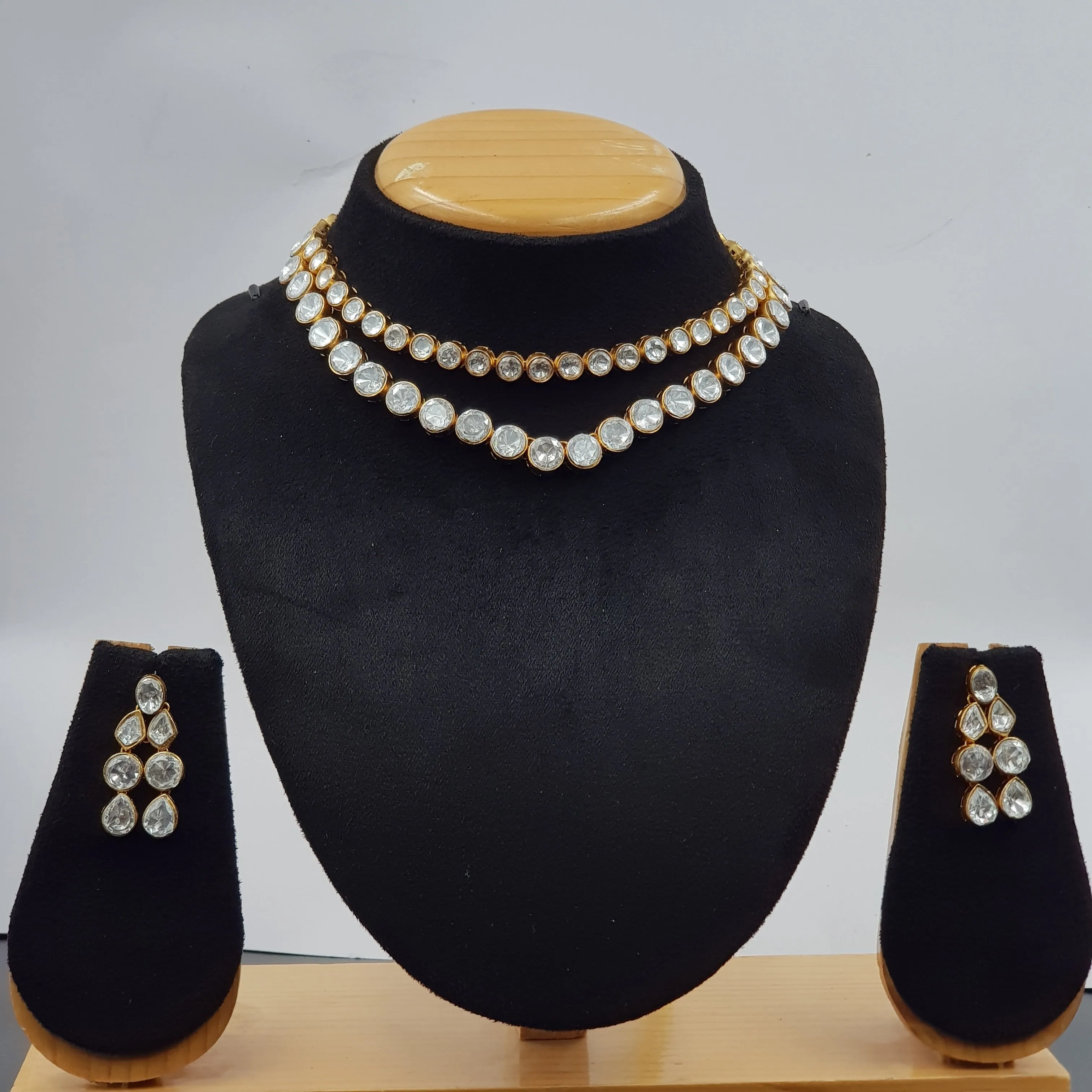 Round Neck Kundan Necklace Set 10614-68