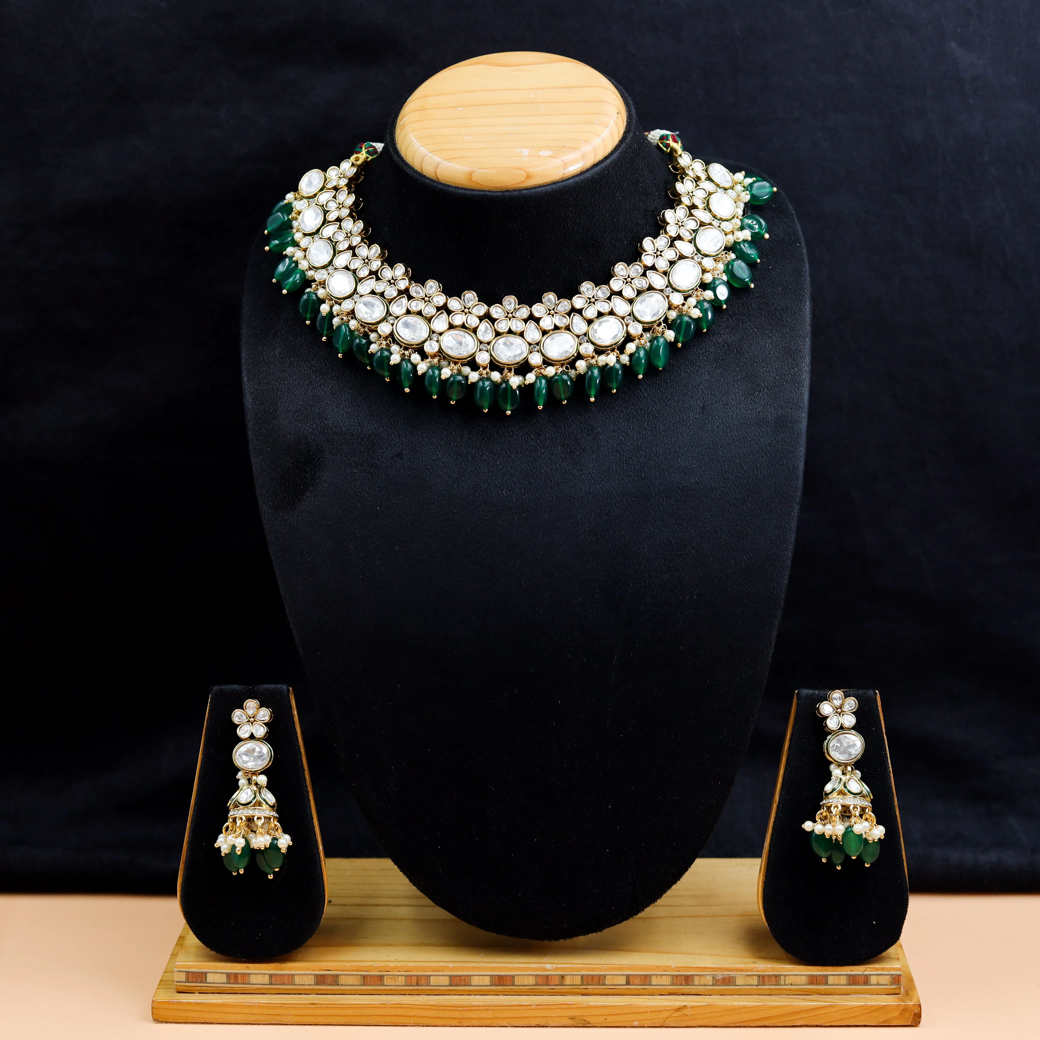 Round Neck Kundan Necklace Set 10997-21