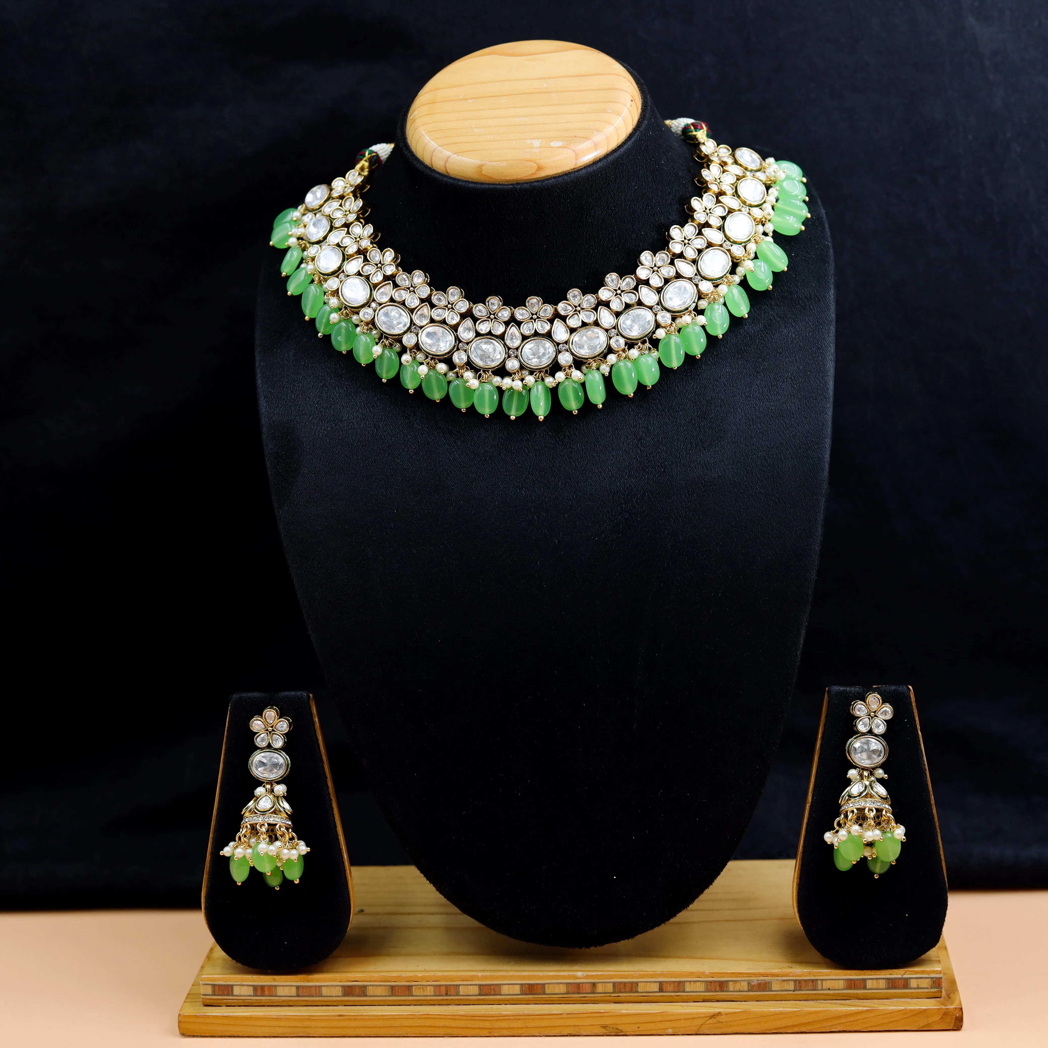 Round Neck Kundan Necklace Set 10997-21
