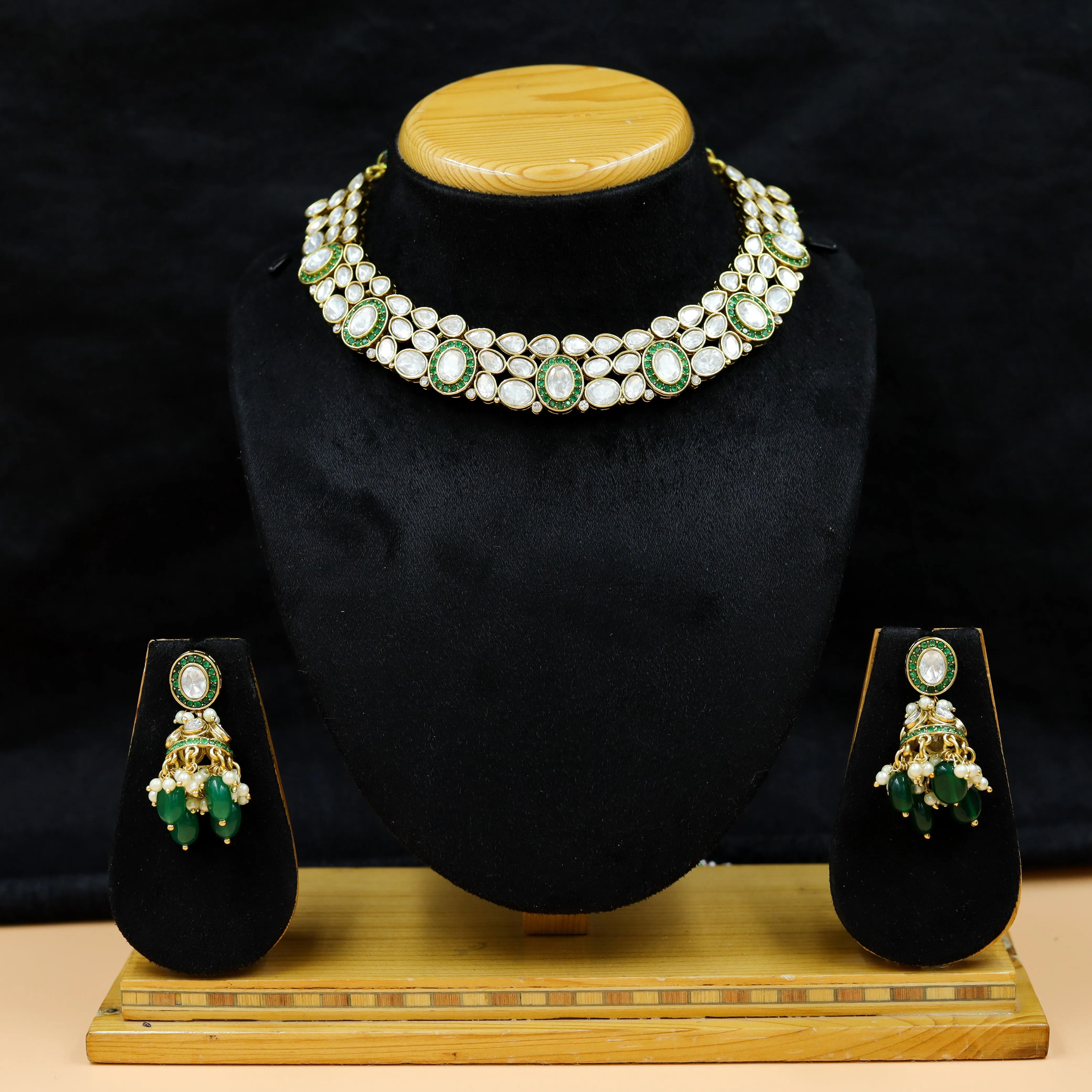 Round Neck Kundan Necklace Set 10999-21