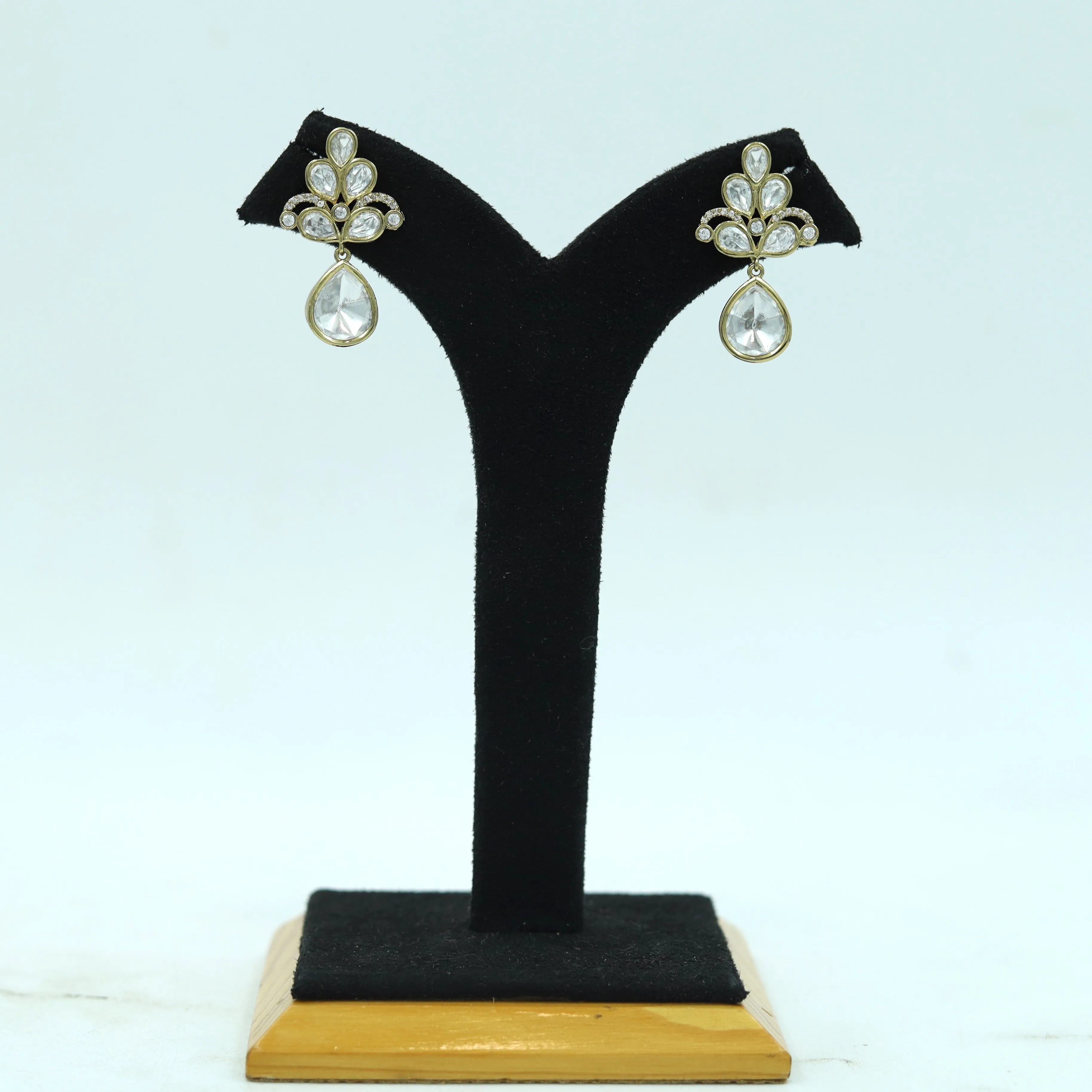 Round Neck Kundan Necklace Set 16729-28
