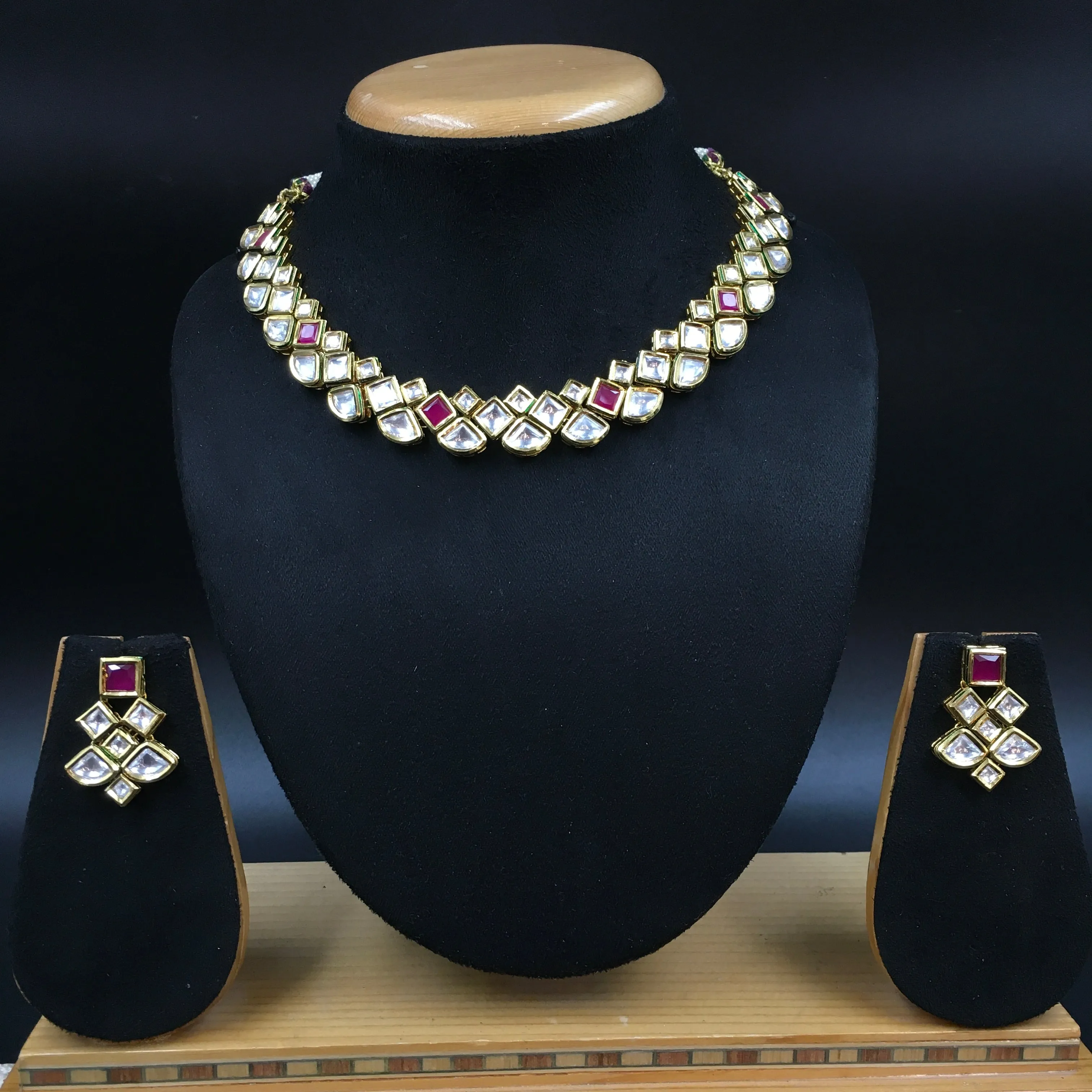 Round Neck Kundan Necklace Set 3709-28