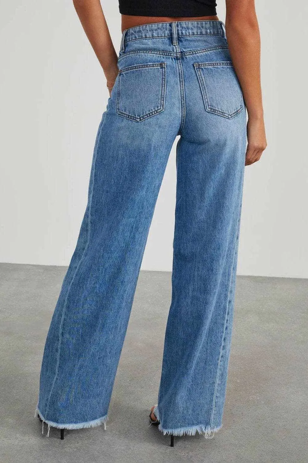 Trendy wide leg jeans with pockets