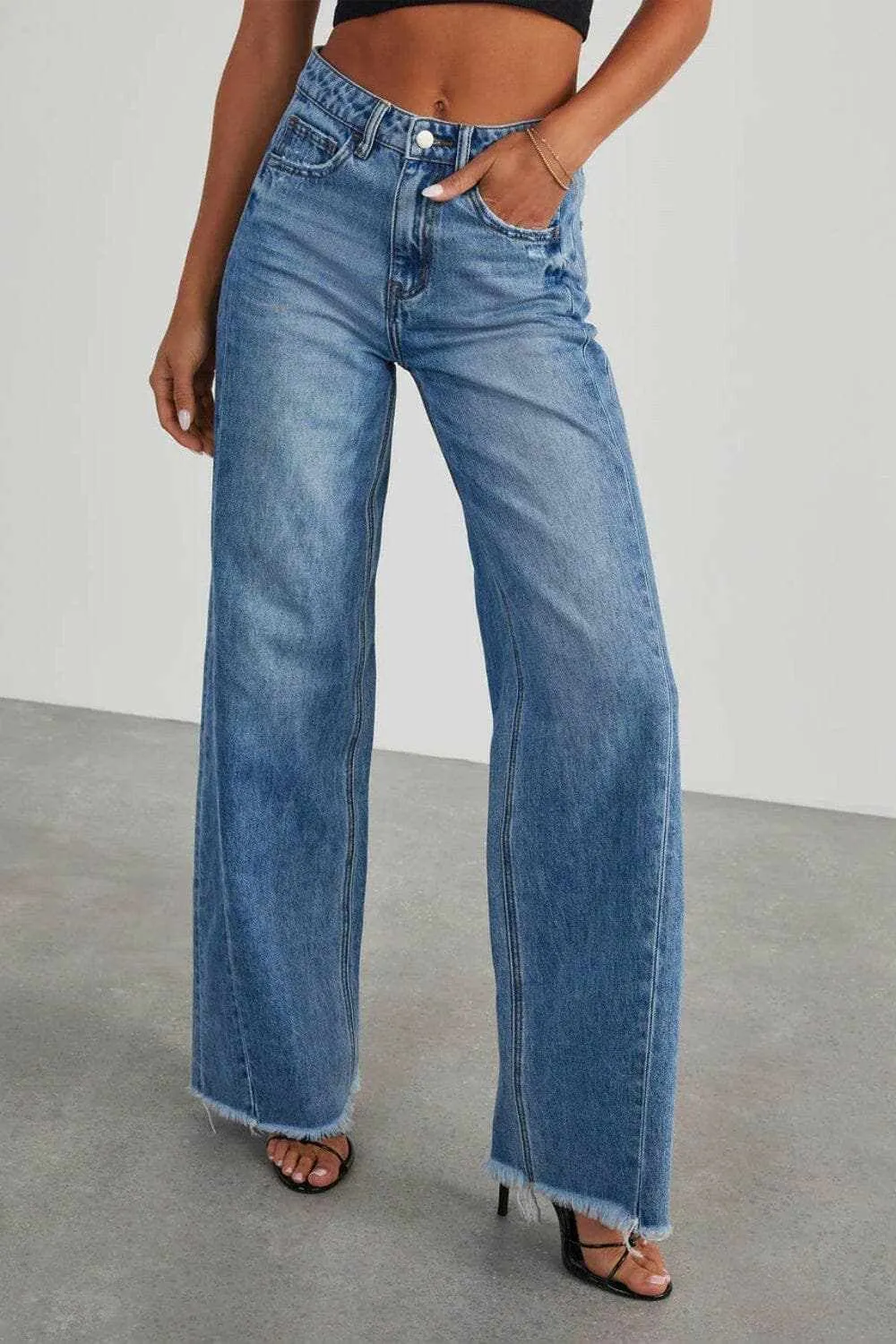 Trendy wide leg jeans with pockets